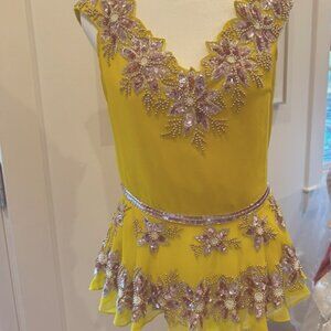 Sleeveless Fancy Blouse in yellow gold with Floral Sequin design